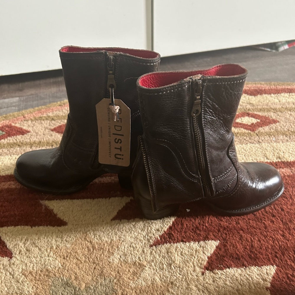 Bed Stu Iris Black Leather Ankle Boots Zipper Detail 6.5 NWT - Picture 2 of 6